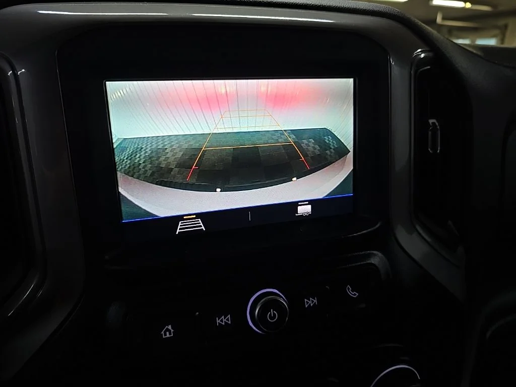 Used 2021 White Chevrolet Custom image 23