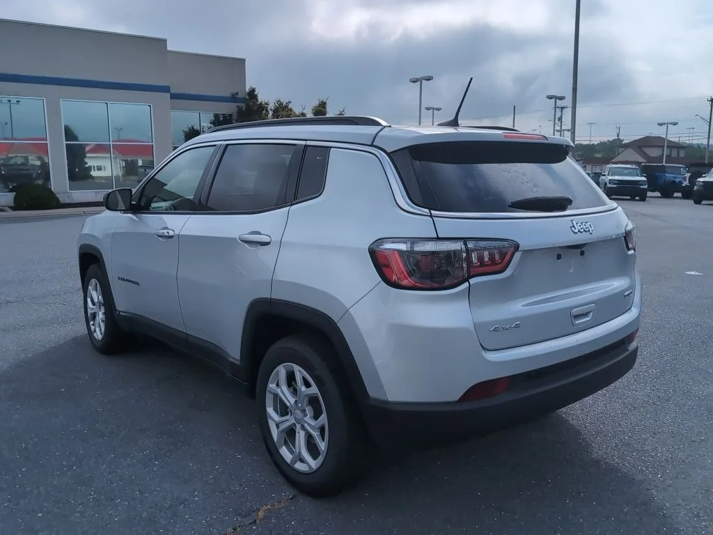 Certified Used 2024 Silver Jeep Latitude image 7