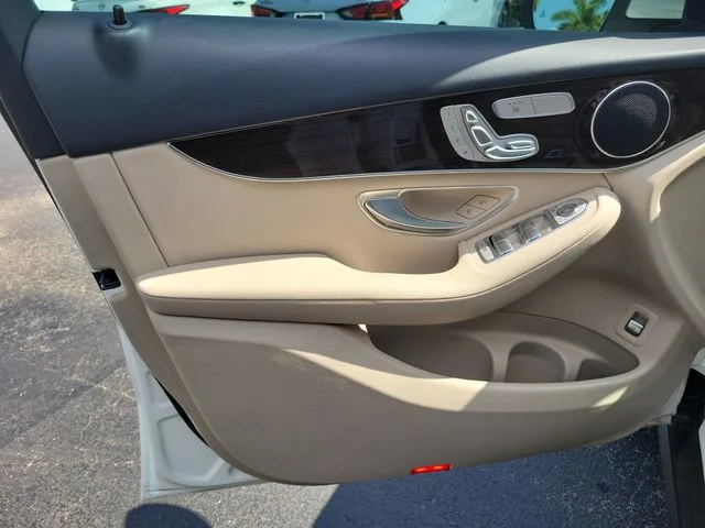 Used 2022 White Mercedes-Benz GLC 300 image 18