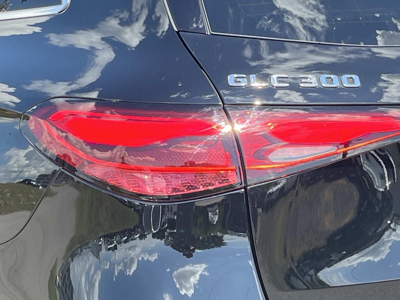 Used 2025 Black Mercedes-Benz GLC 300 image 9