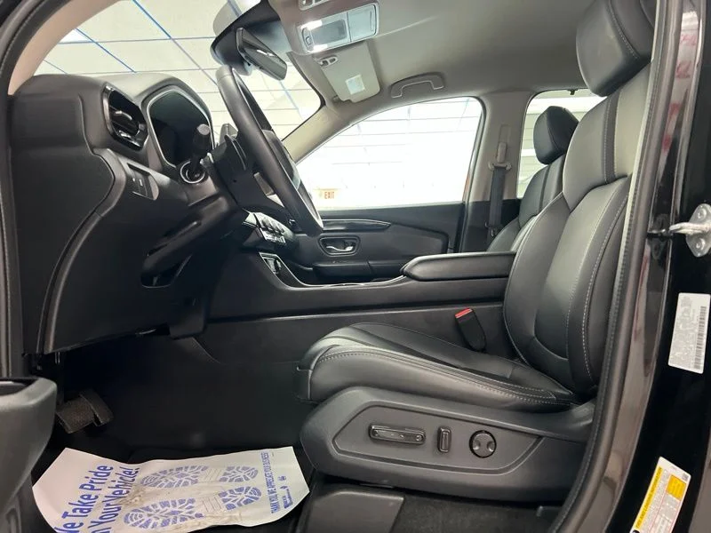 Used 2024  Honda EX-L image 19