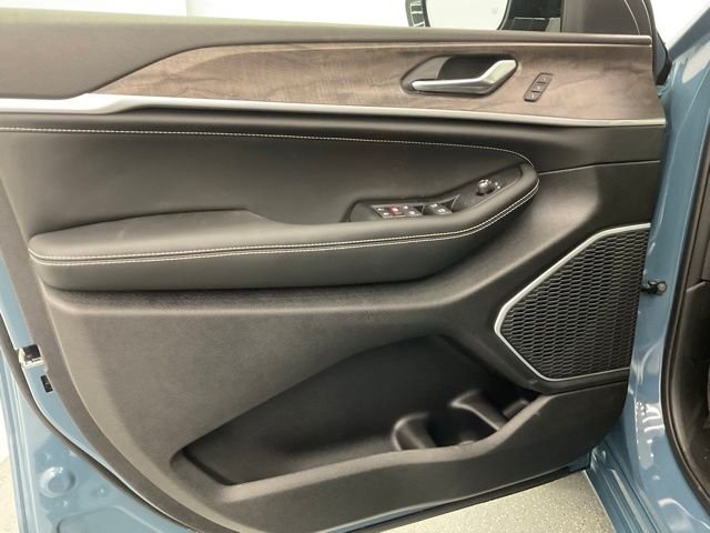 New 2026 Steel Blue Exterior Paint Jeep Limited Reserve image 9