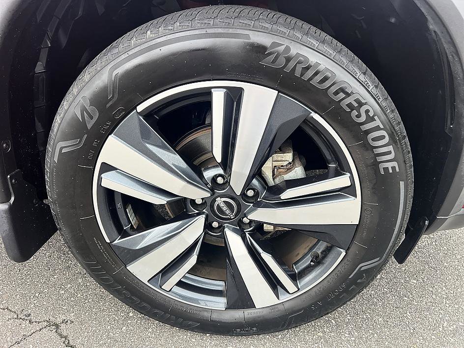 Used 2023 Scarlet Ember Tintcoat Nissan SL image 12