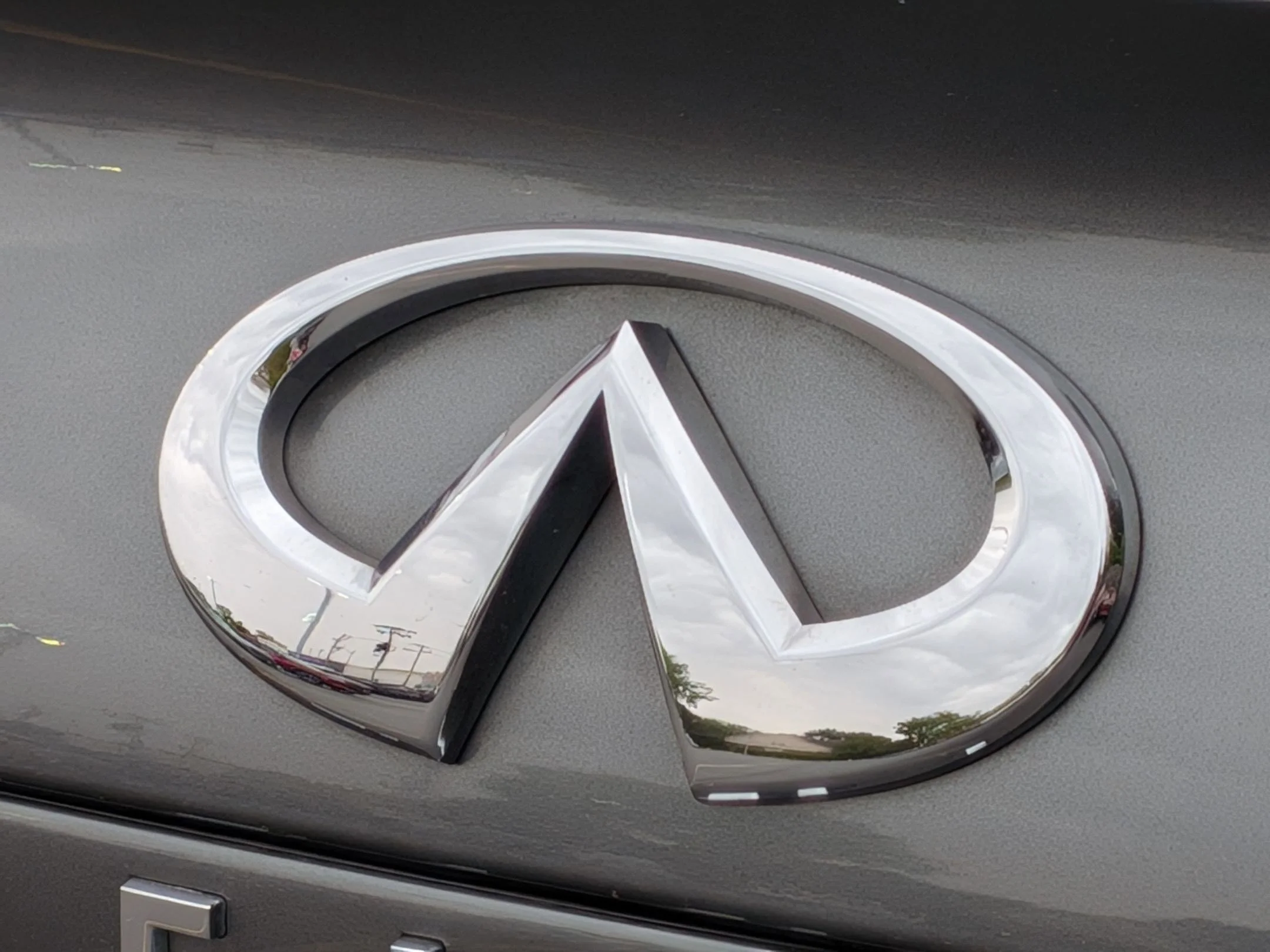 Used 2022 Graphite Shadow INFINITI LUXE image 29