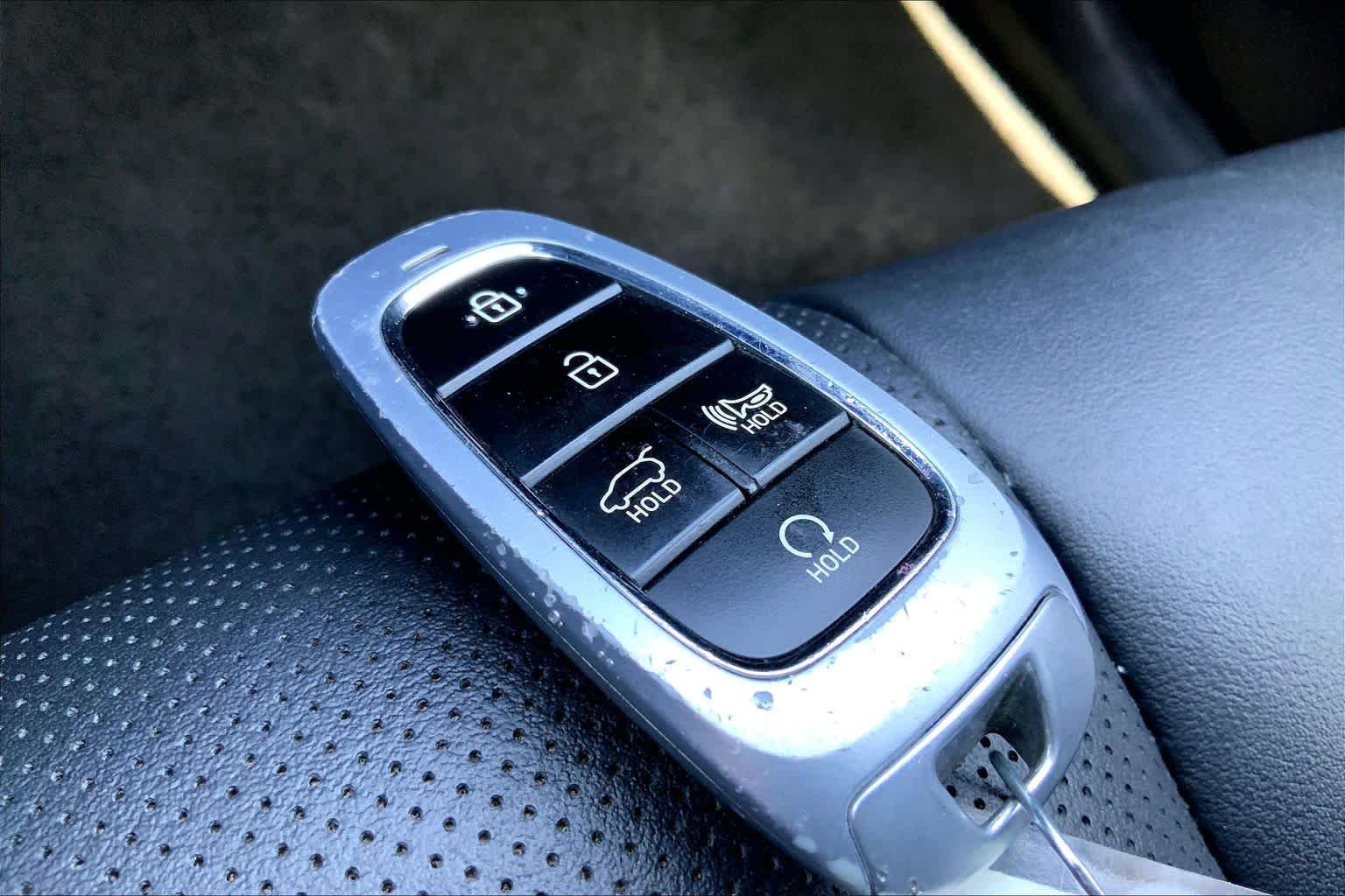 Used 2025 Hyper White Hyundai SEL image 15
