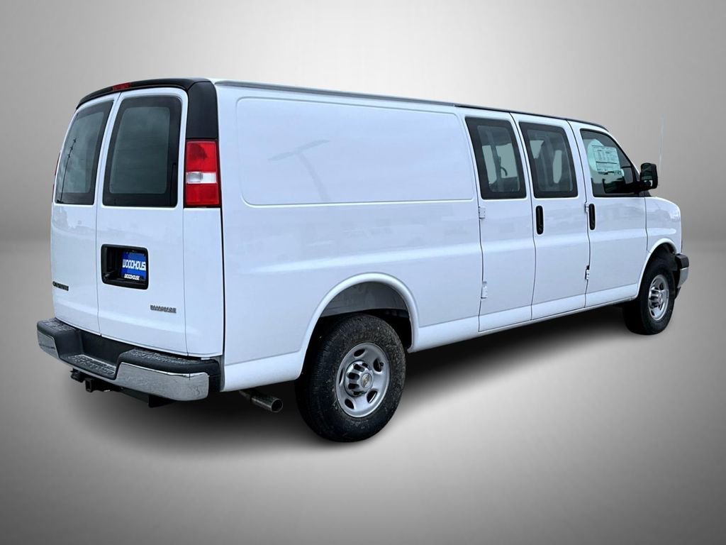 New 2026 Summit White Chevrolet 1WT image 5