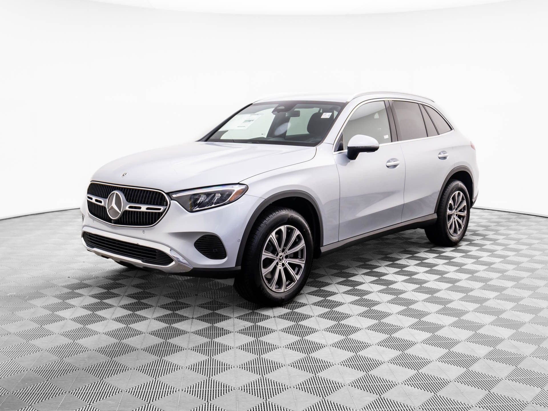 Used 2026 Silver Mercedes-Benz GLC 300 image 1
