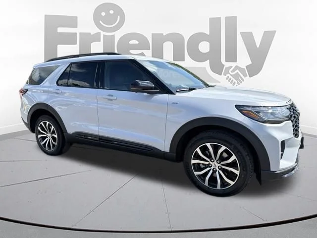 New 2026 Space White Metallic Ford ST-Line image 10