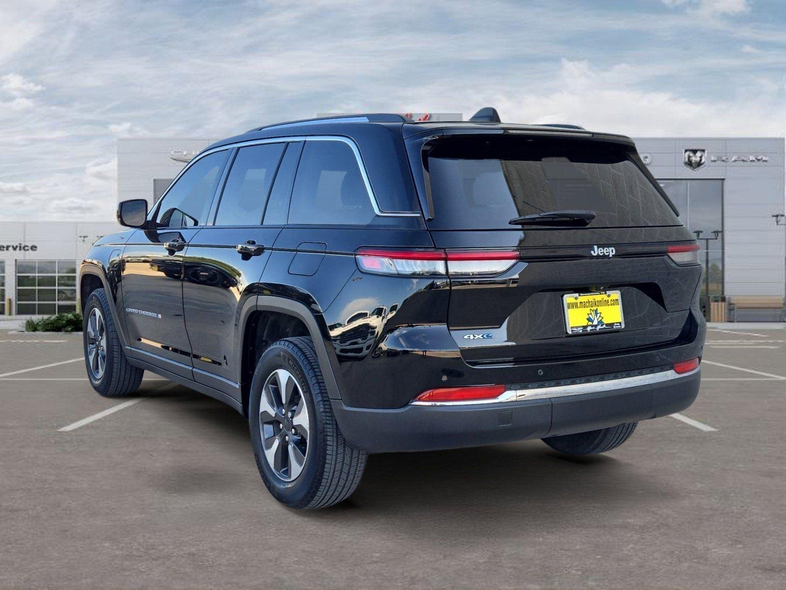 Used 2022 Black Jeep BASE image 3