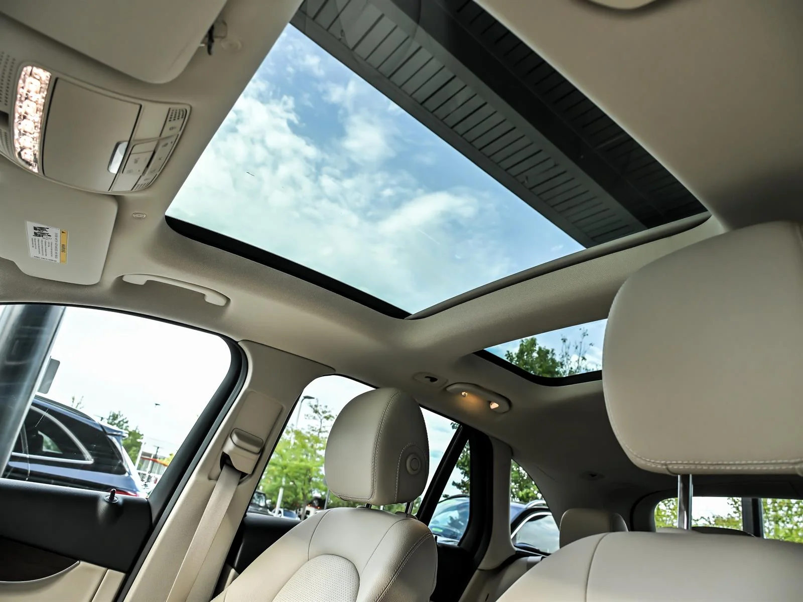 Used 2020 Blue Mercedes-Benz GLC 300 4MATIC® image 15
