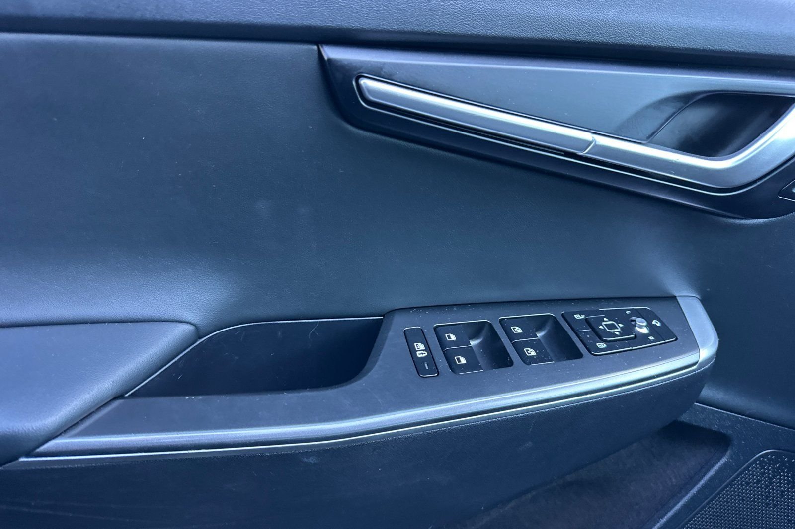 Used 2023 Gray Kia Light image 10