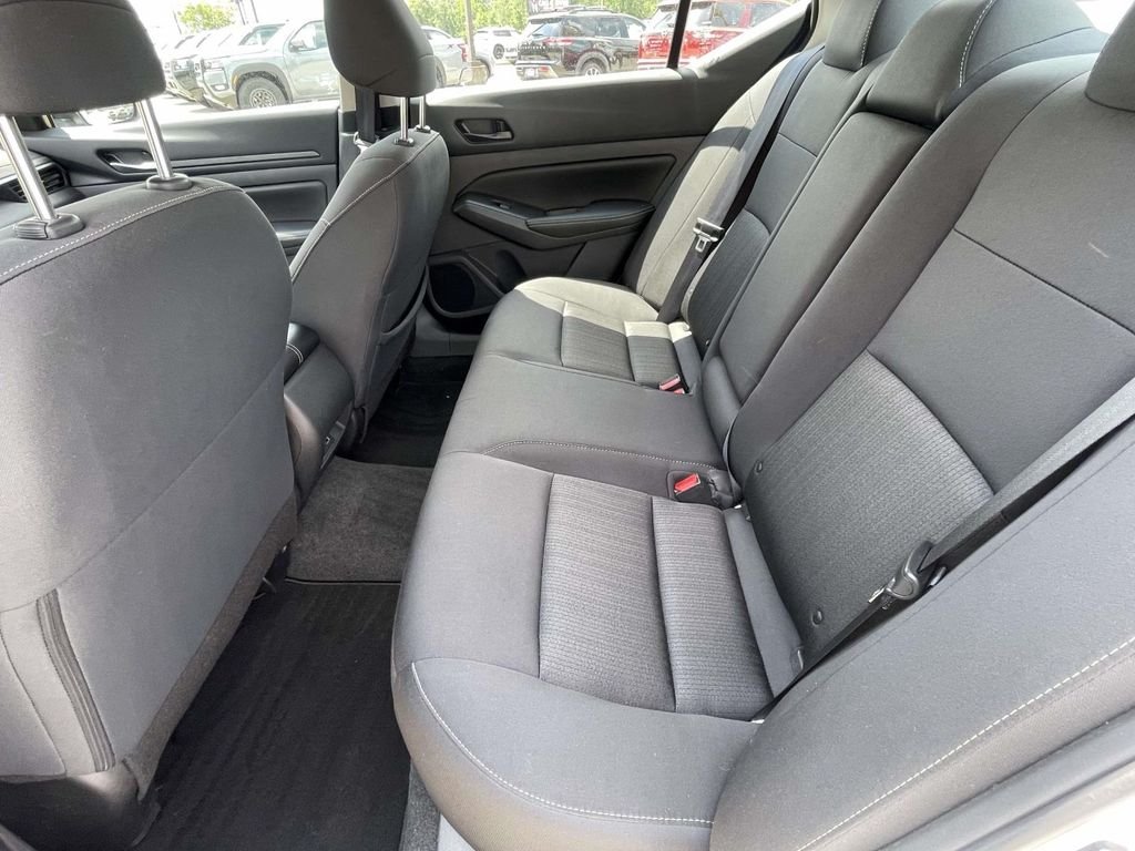 Used 2025 White Nissan 2.5 SV image 9
