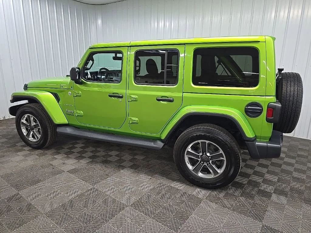 Used 2020 Gr Jeep Sahara image 4