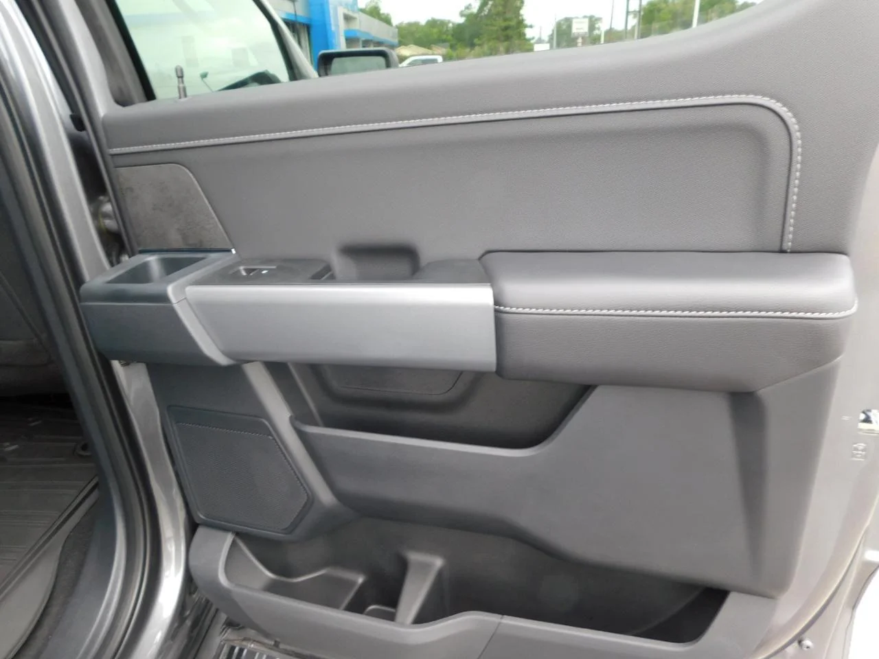 New 2026 Carbonized Gray Metallic Ford XLT image 13