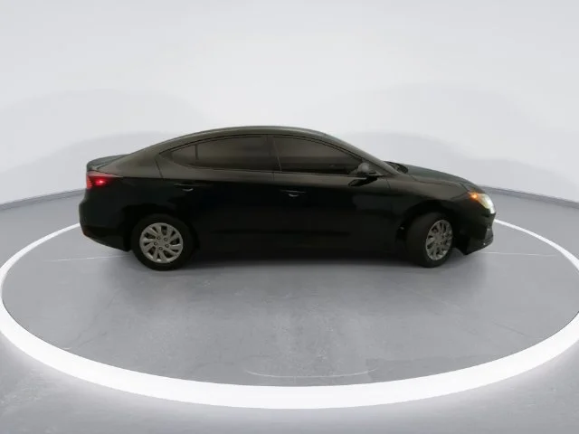 Used 2020 Black Hyundai SE image 7