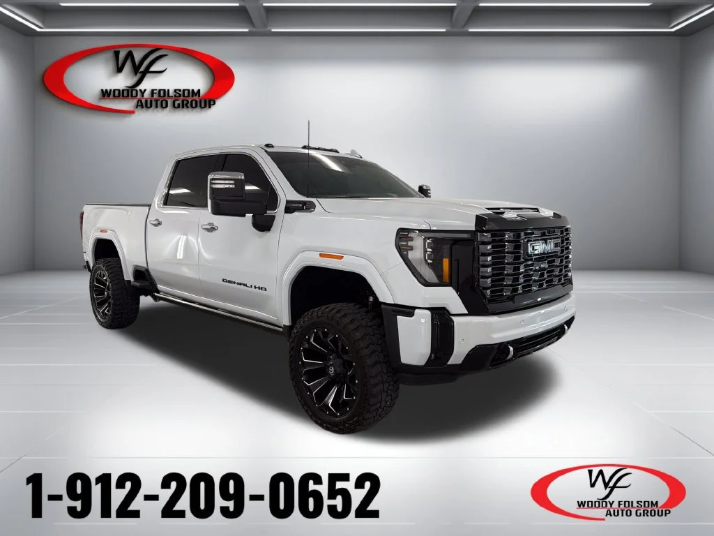 Used 2026 Glacier White Tricoat GMC Denali Ultimate image 1