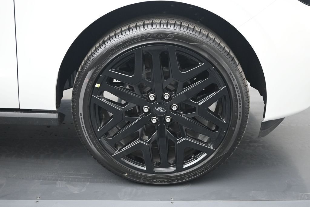 New 2027 White Ford Platinum image 26
