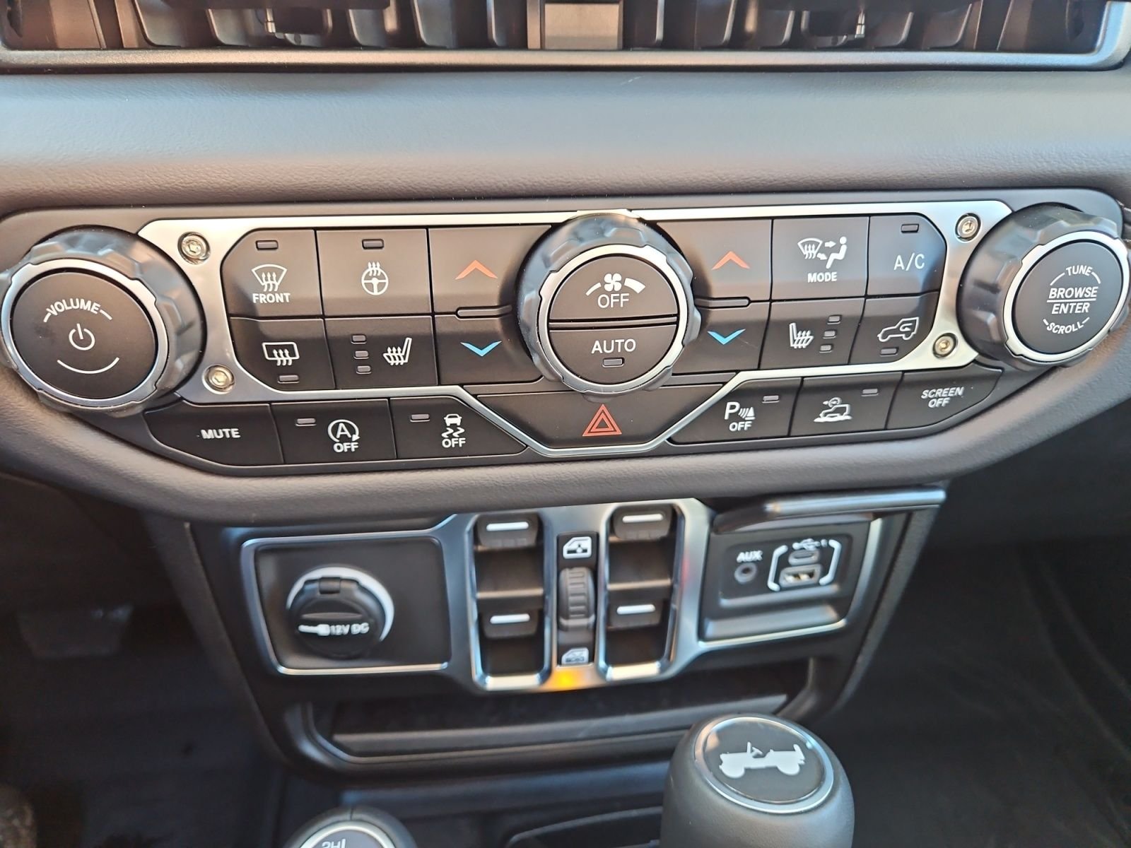 2025 Jeep Wrangler 4-Door Sahara - Photo 28