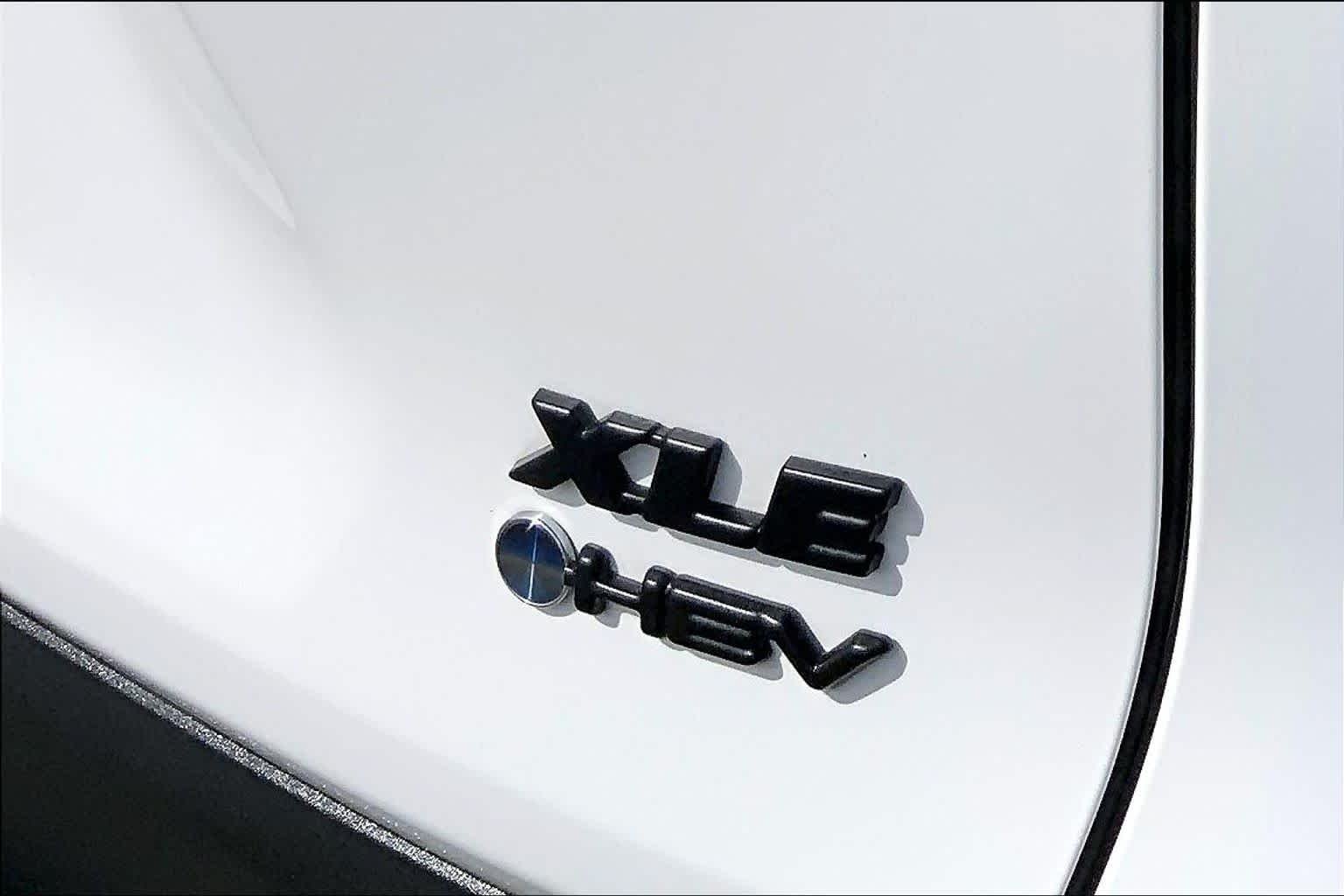 Used 2025 Ice Cap Toyota Hybrid XLE image 30