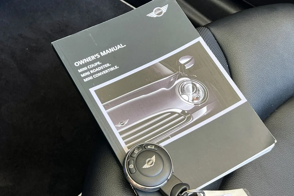 Used 2015 White MINI Base image 25