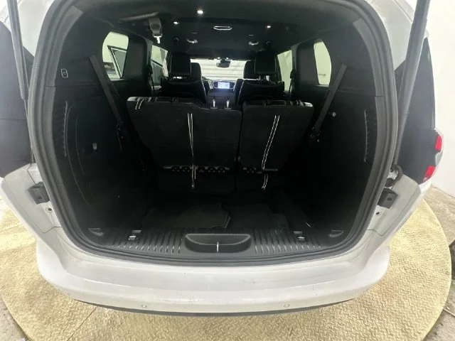 Used 2022 White Chrysler Touring L image 22