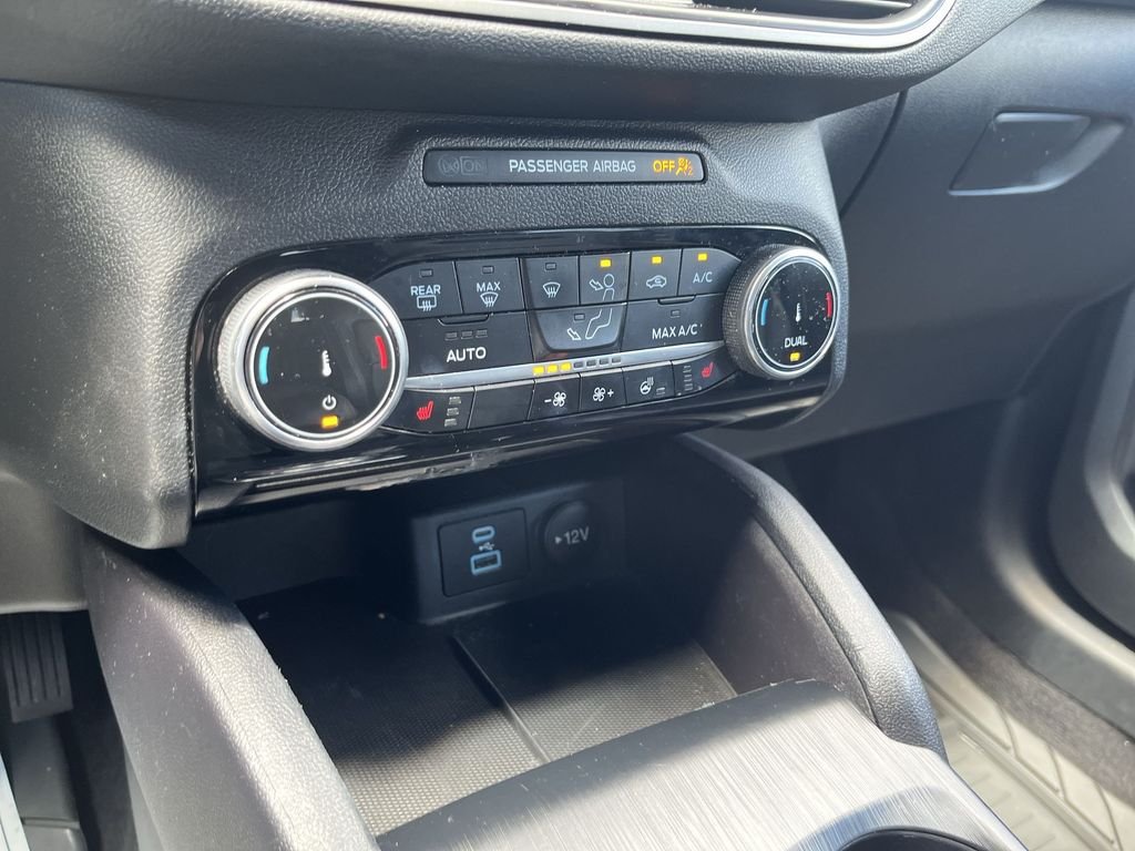 Used 2022 White Ford SEL image 18