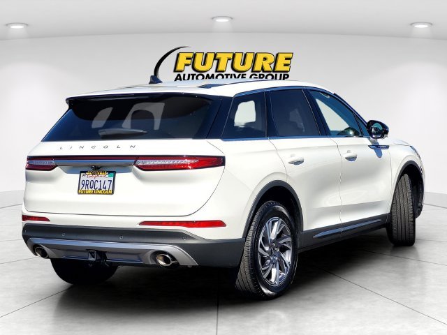 Used 2024 White Lincoln Premiere image 4