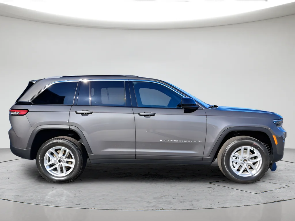 New 2026 Baltic Gray Metallic Clear-Coat Exterior Paint Jeep Laredo X image 6