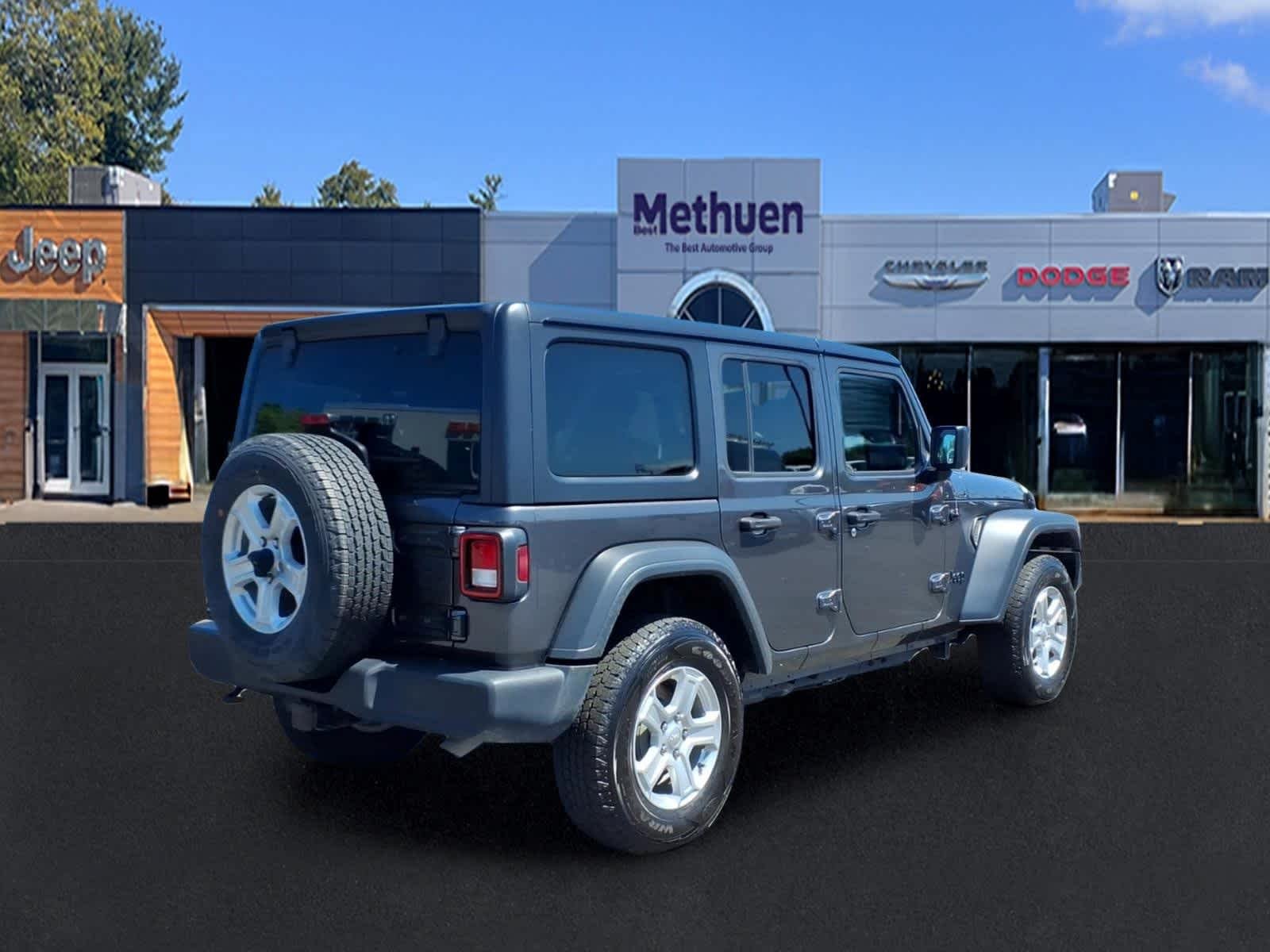 Used 2023 Granite Crystal Metallic Clearcoat Jeep Sport S image 4