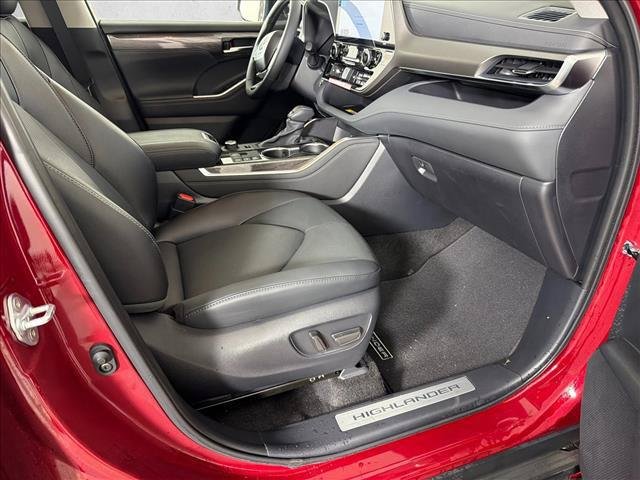 Certified Used 2026 RUBY FLARE PEARL Toyota  image 14