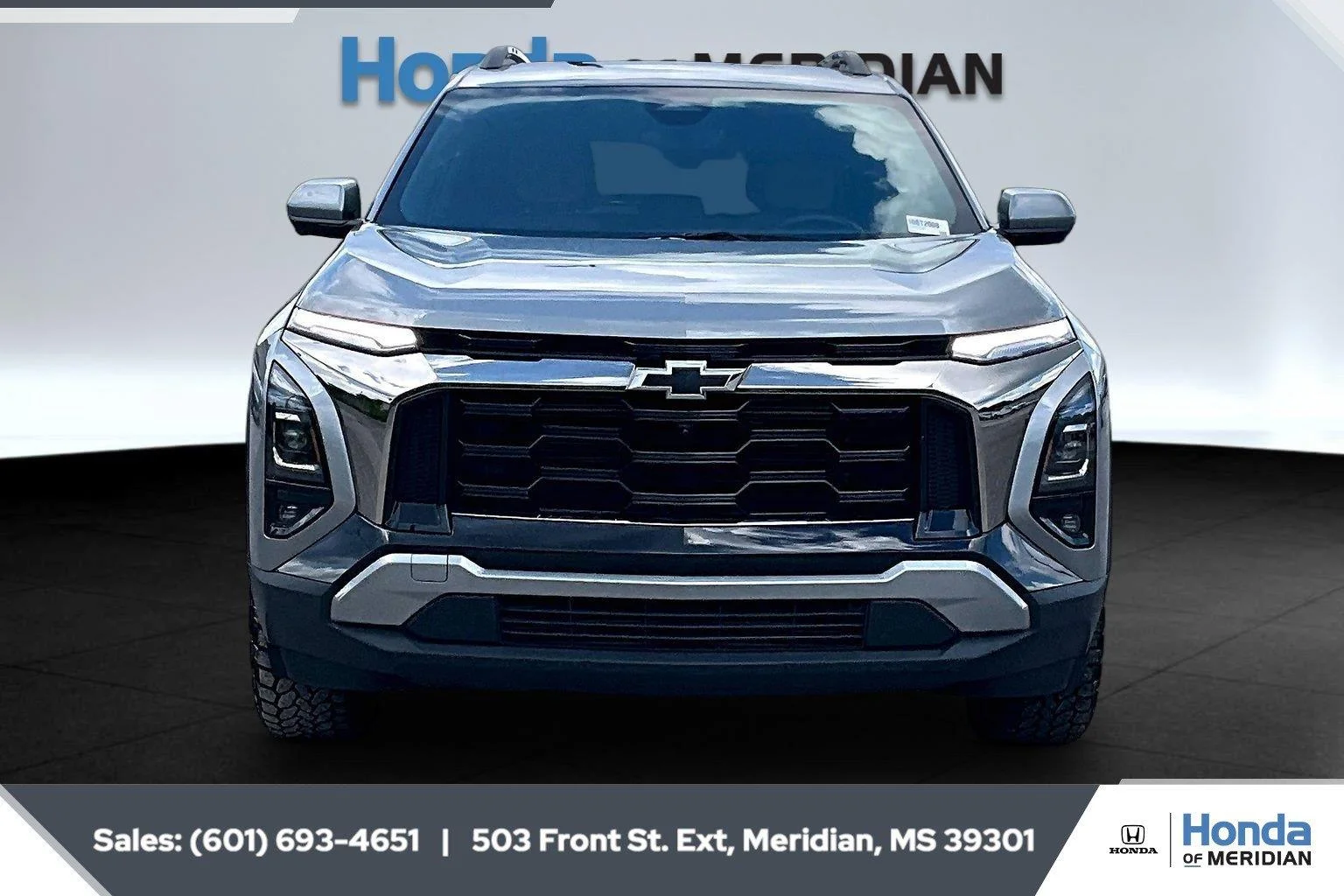 Used 2025 Sterling Gray Metallic Chevrolet AWD ACTIV image 3