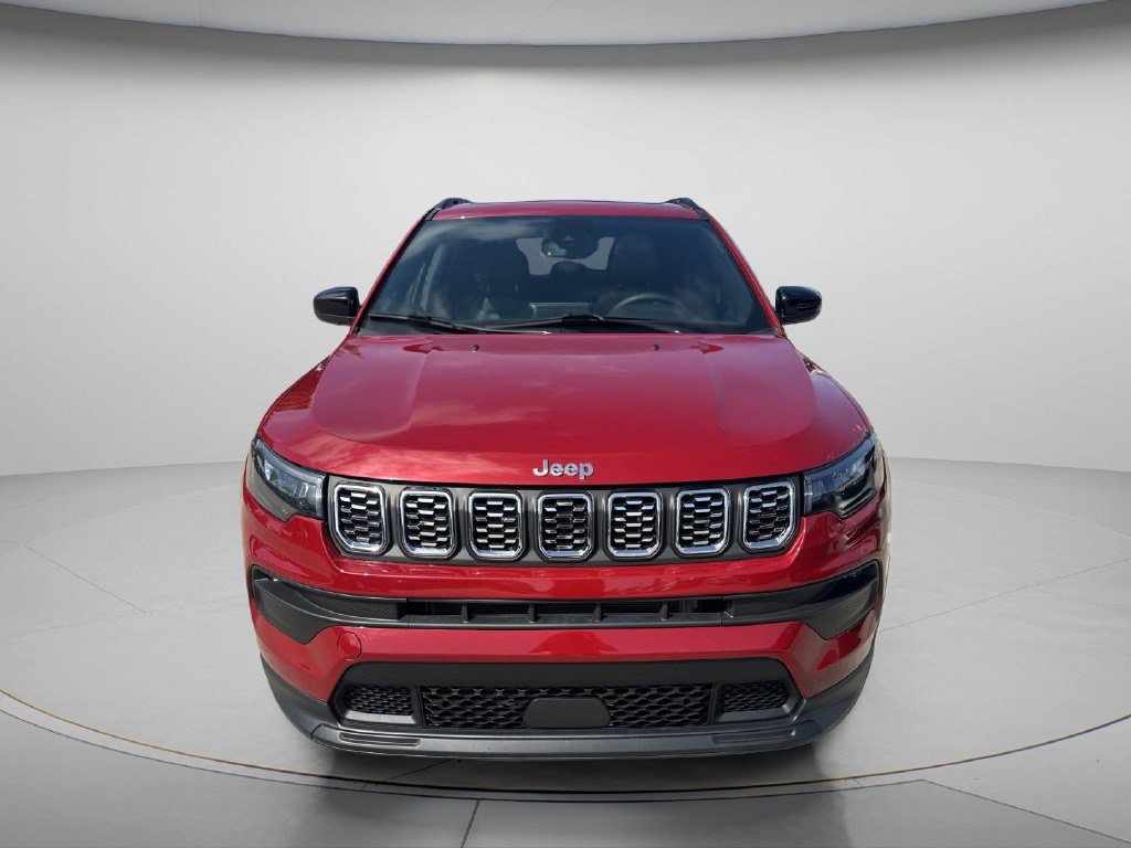 Used 2025 Red Hot Pearlcoat Jeep Latitude image 2
