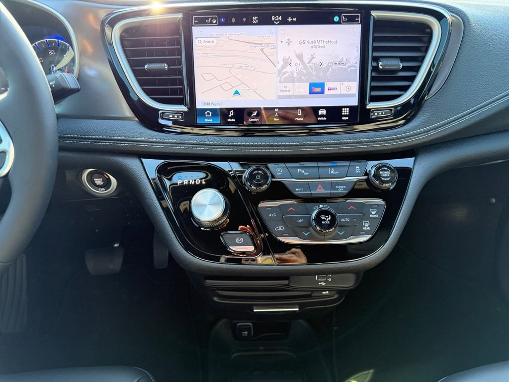 2026 Chrysler Pacifica Select - Photo 16