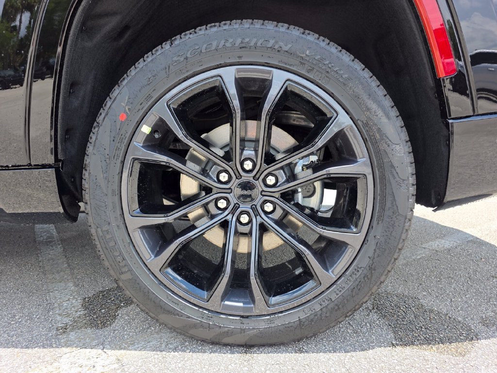 New 2026 High Gloss Black Exterior Paint Jeep Summit Reserve image 21
