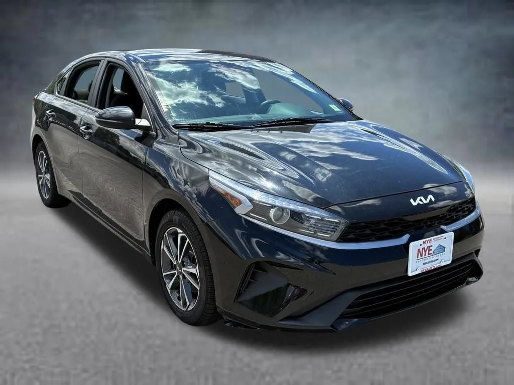 Used 2022 Aurora Black Kia LXS image 8