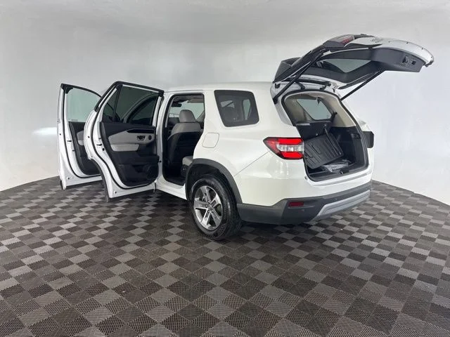 Used 2023 White Honda EX-L image 16