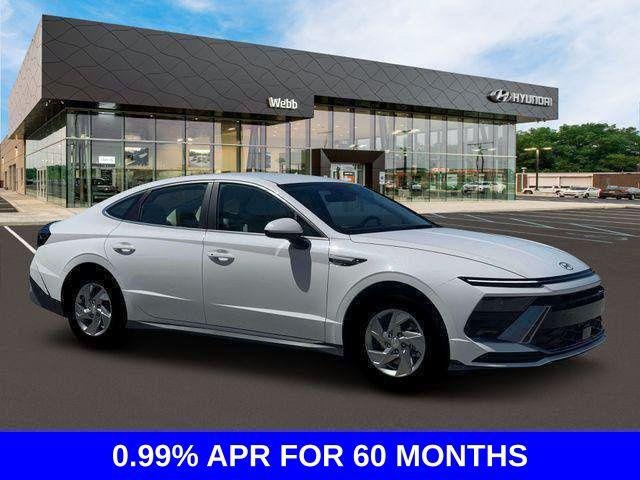 New 2026 White Hyundai SE image 23