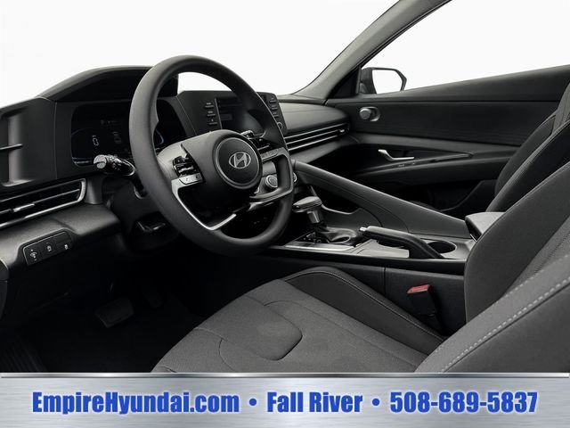 2025 Hyundai Elantra SE - Photo 14