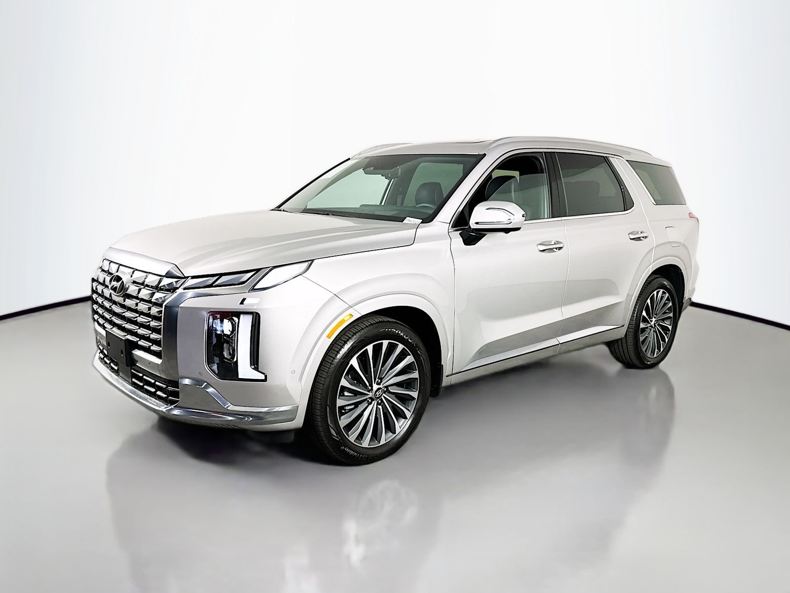 Used 2025 Silver Hyundai Calligraphy image 3