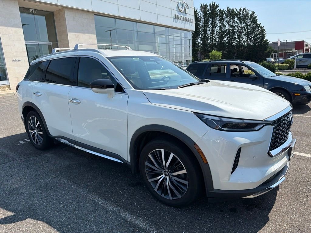 Certified Used 2022 Majestic White INFINITI Sensory image 1