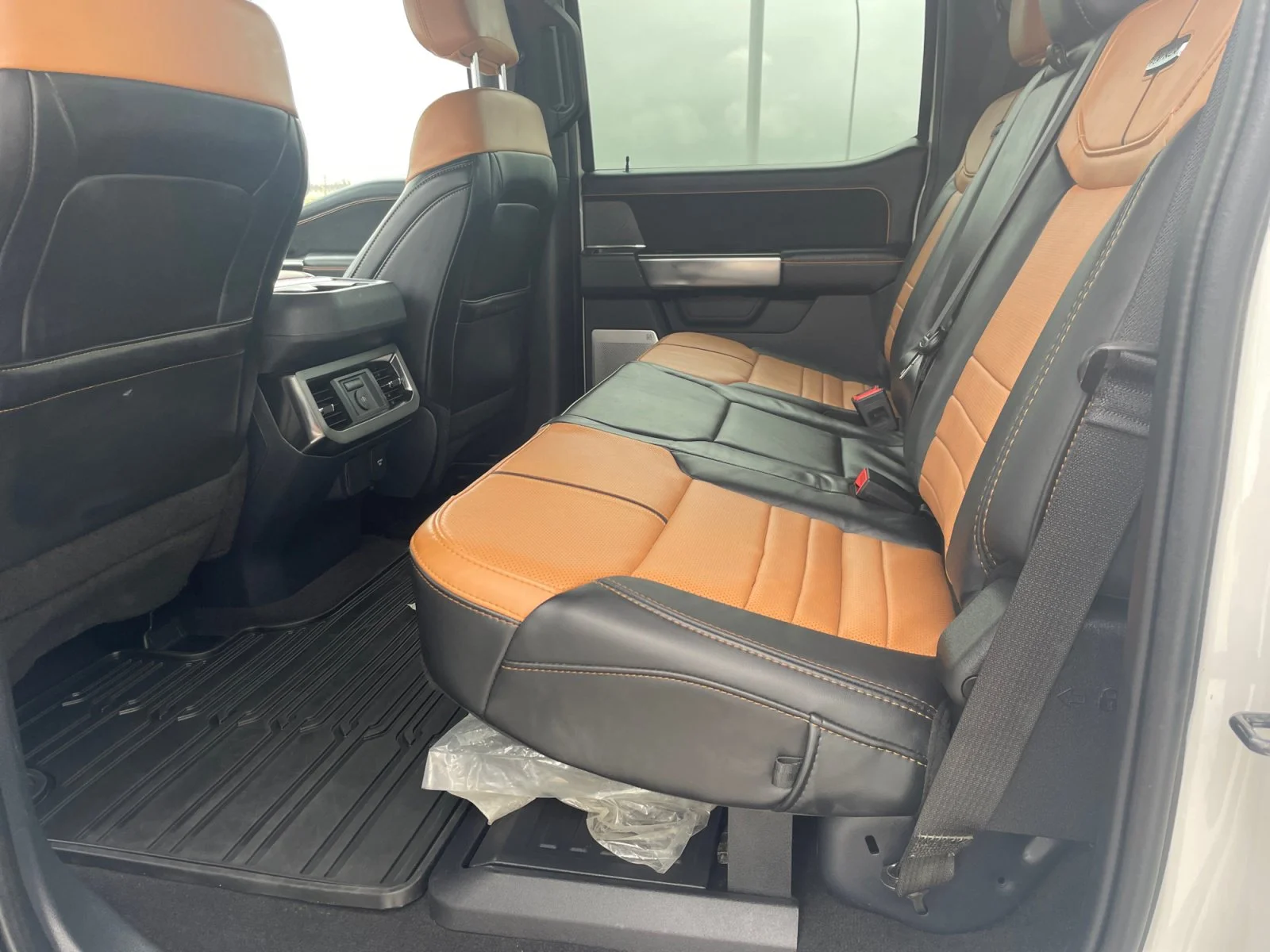 Used 2024  Ford PLATINUM SuperCrew image 18