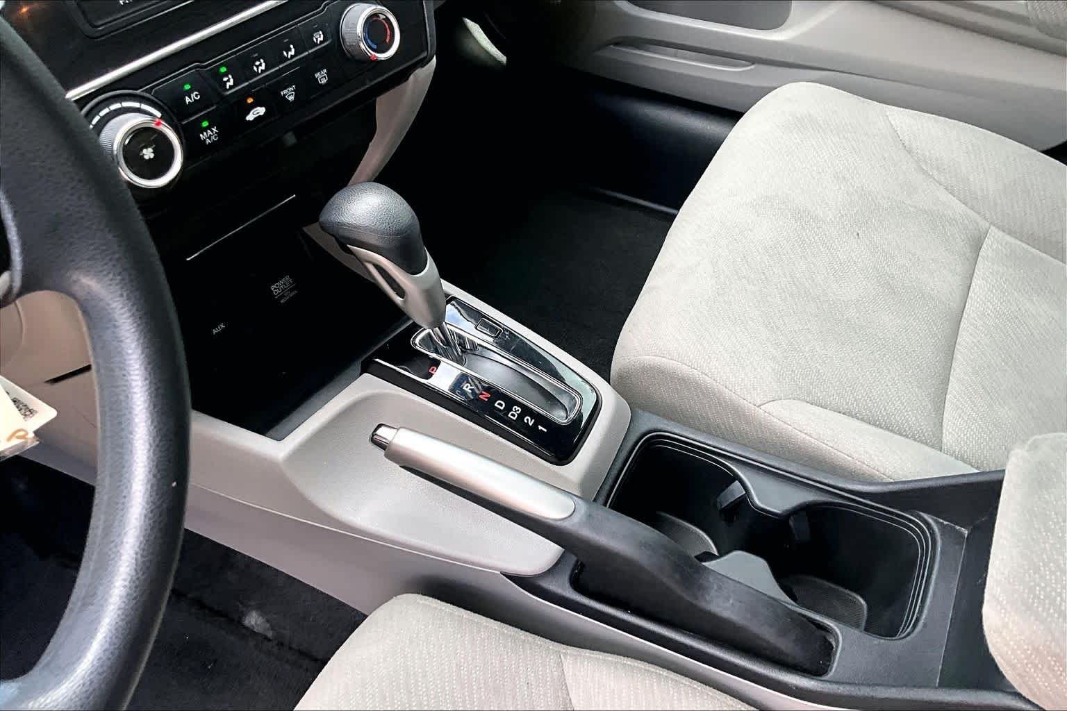 Used 2013 Alabaster Silver Metallic Honda LX image 17