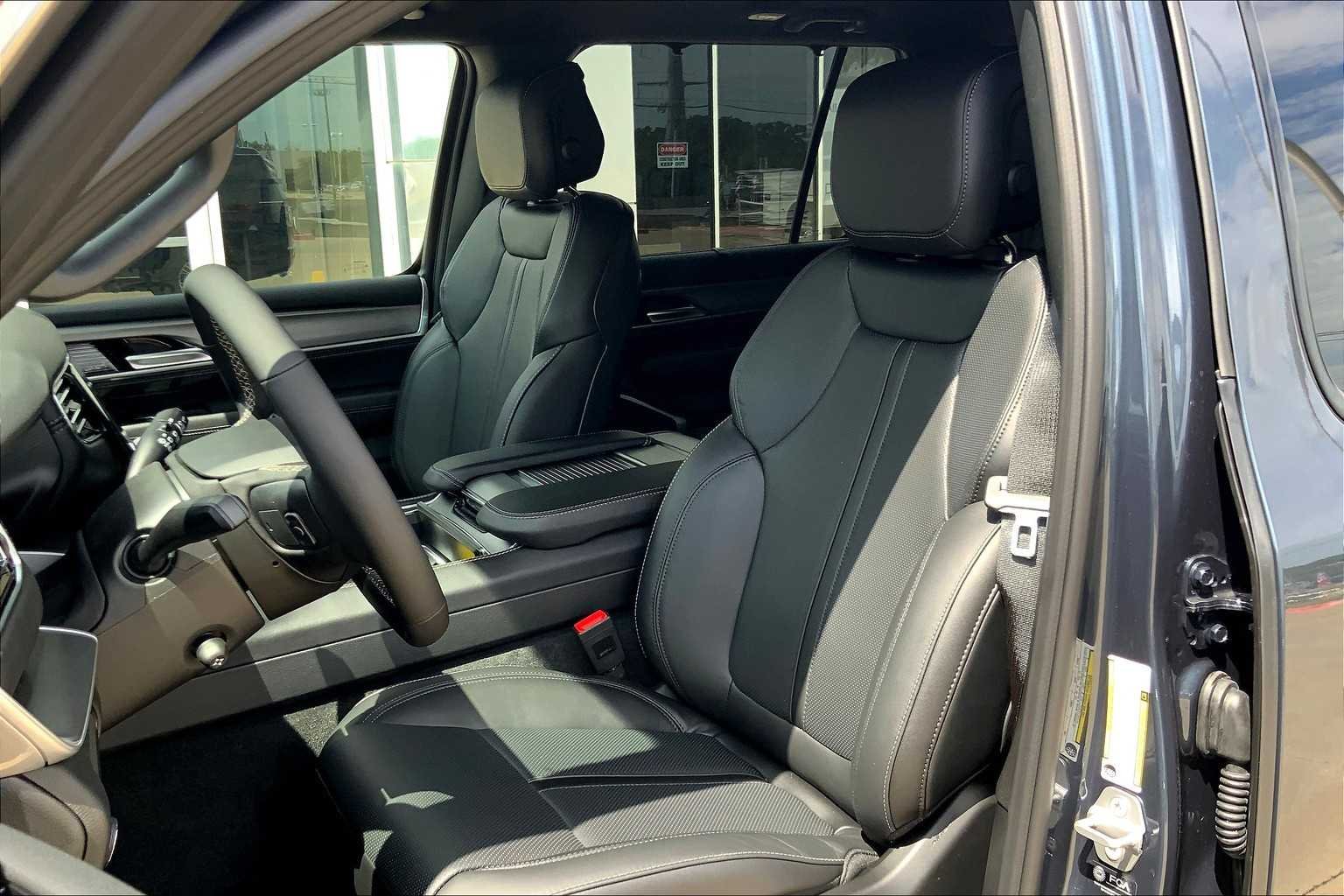 2025 Jeep Wagoneer Series I - Photo 9