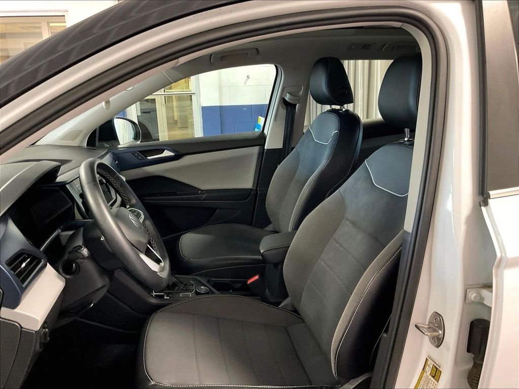Used 2023 White Volkswagen 1.5T SE image 10