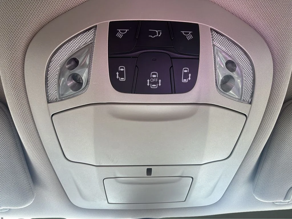 Used 2023 White Chrysler Touring L image 17
