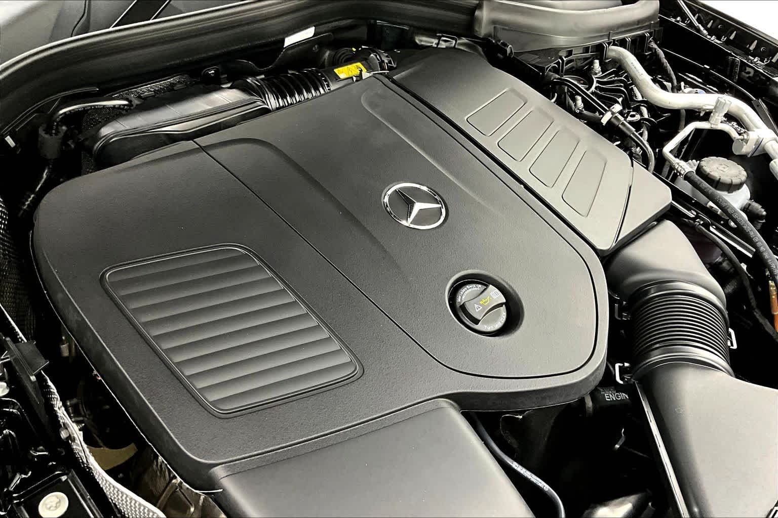 New 2026 Black Mercedes-Benz GLC 300 image 17