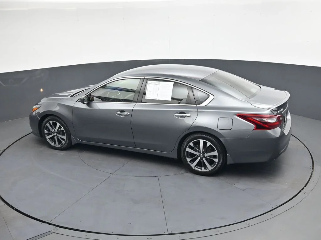 Used 2017 Gray Nissan 2.5 SR image 34