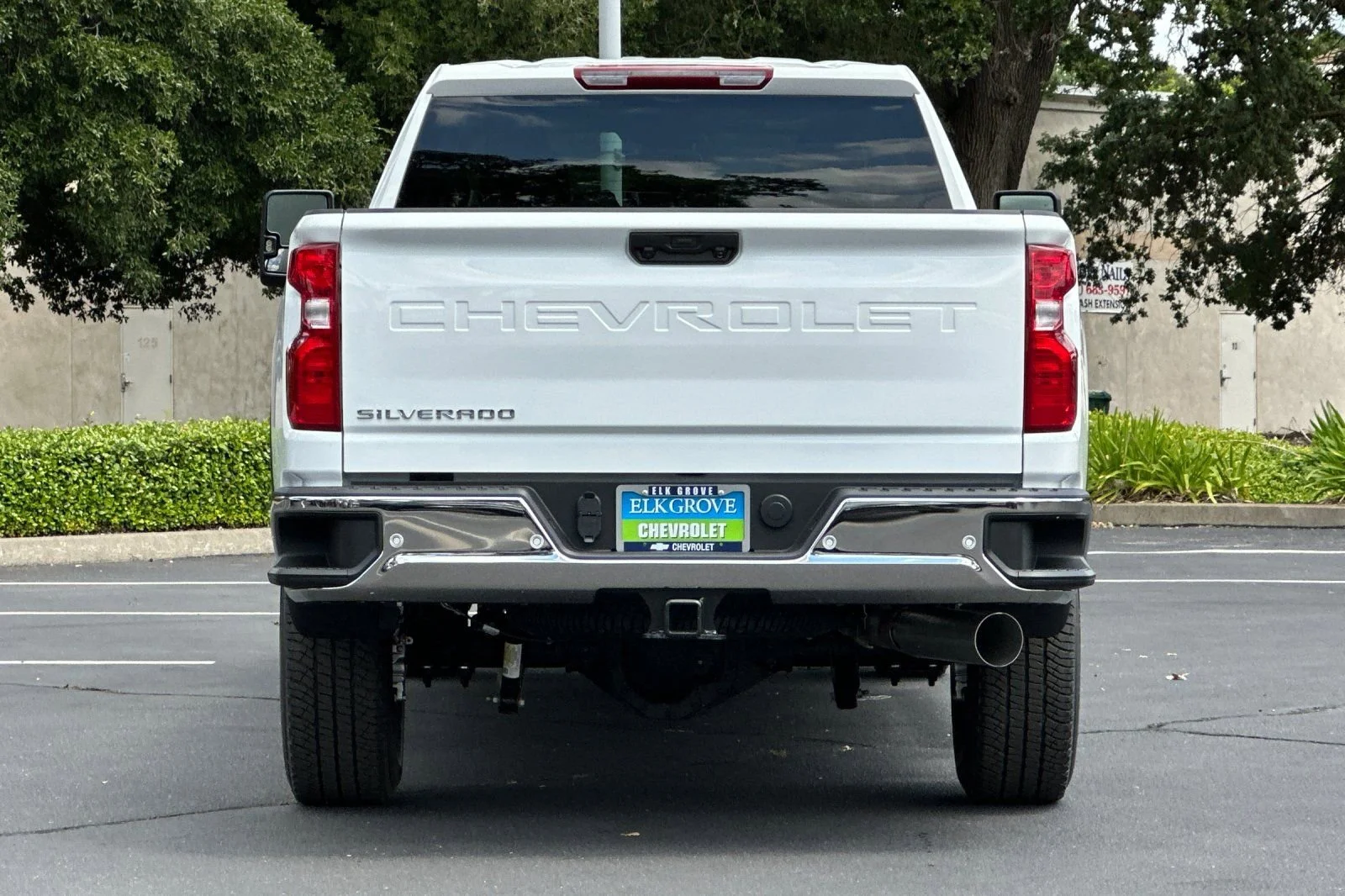 New 2026 Summit White Chevrolet WT image 4