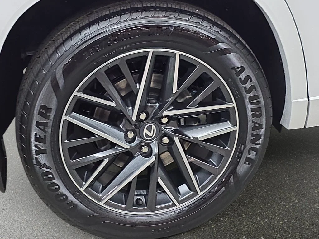 New 2026 Wind Chill Pearl Lexus PREMIUM AWD image 30
