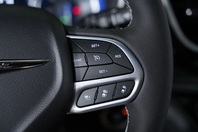 2025 Chrysler Pacifica Select - Photo 5